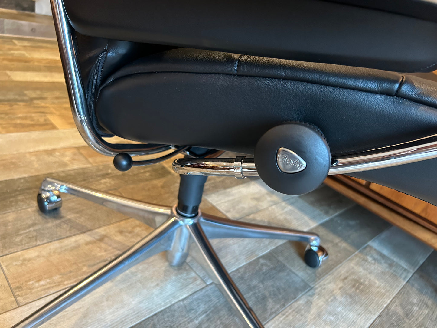 Erokness Stressless London Recliner in Black Leather