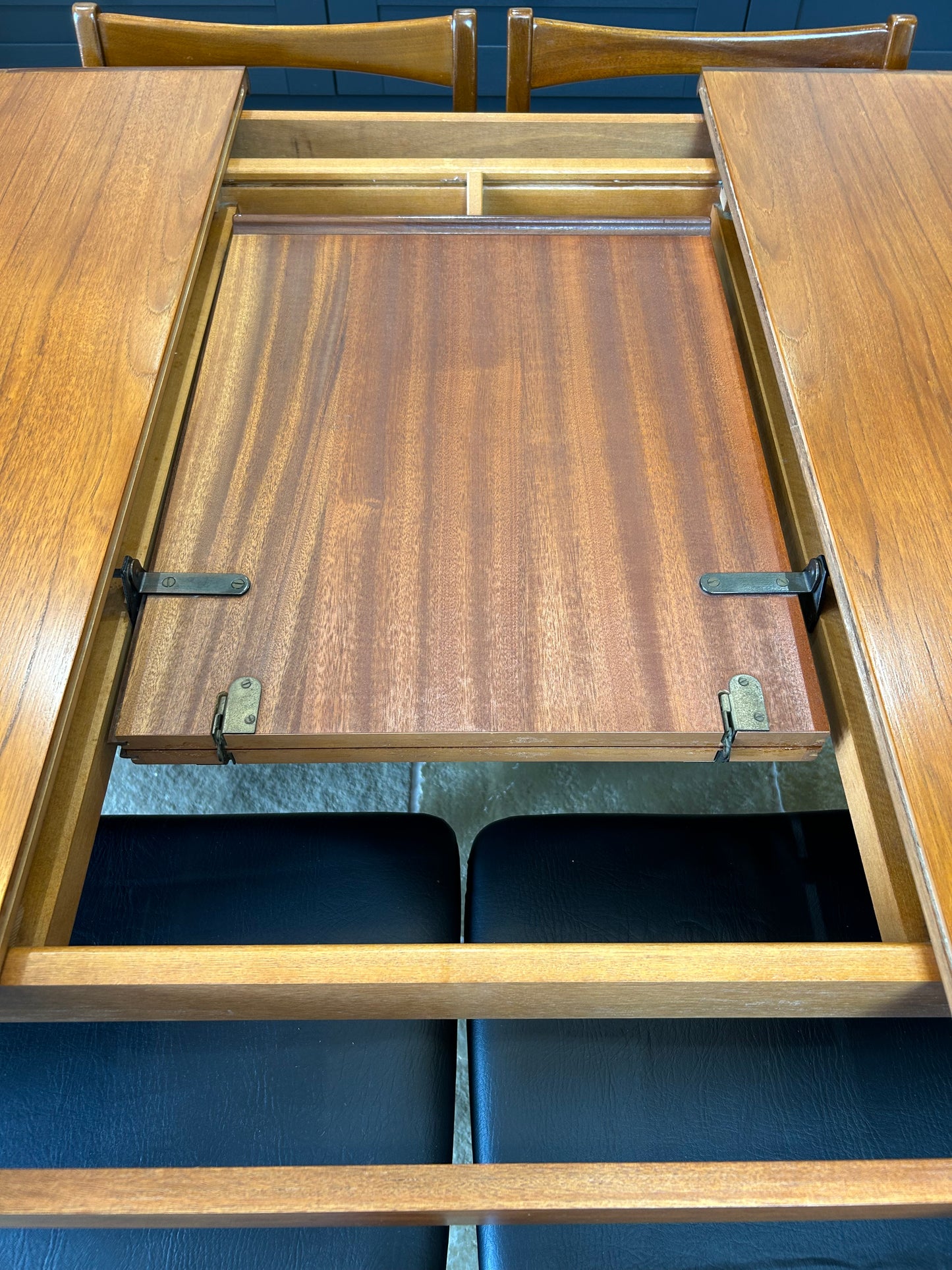 G Plan Vintage Fresco extending Dining Table and 6 Mid Century chairs