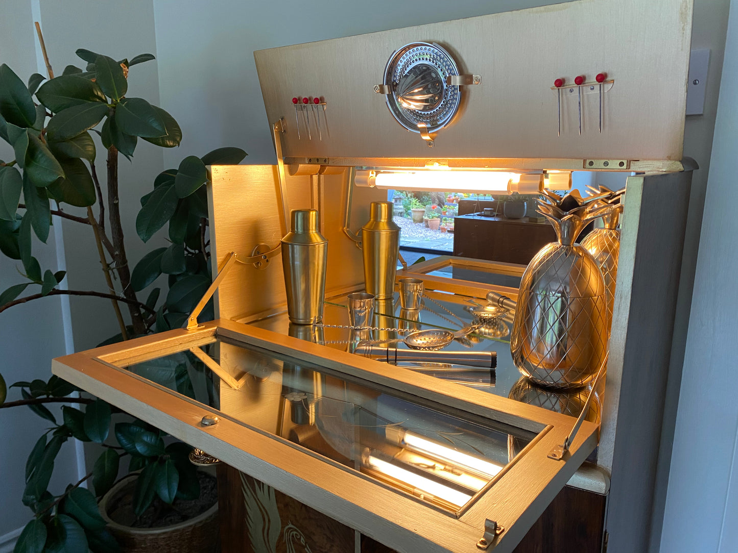 Cocktail/drinks cabinet vintage