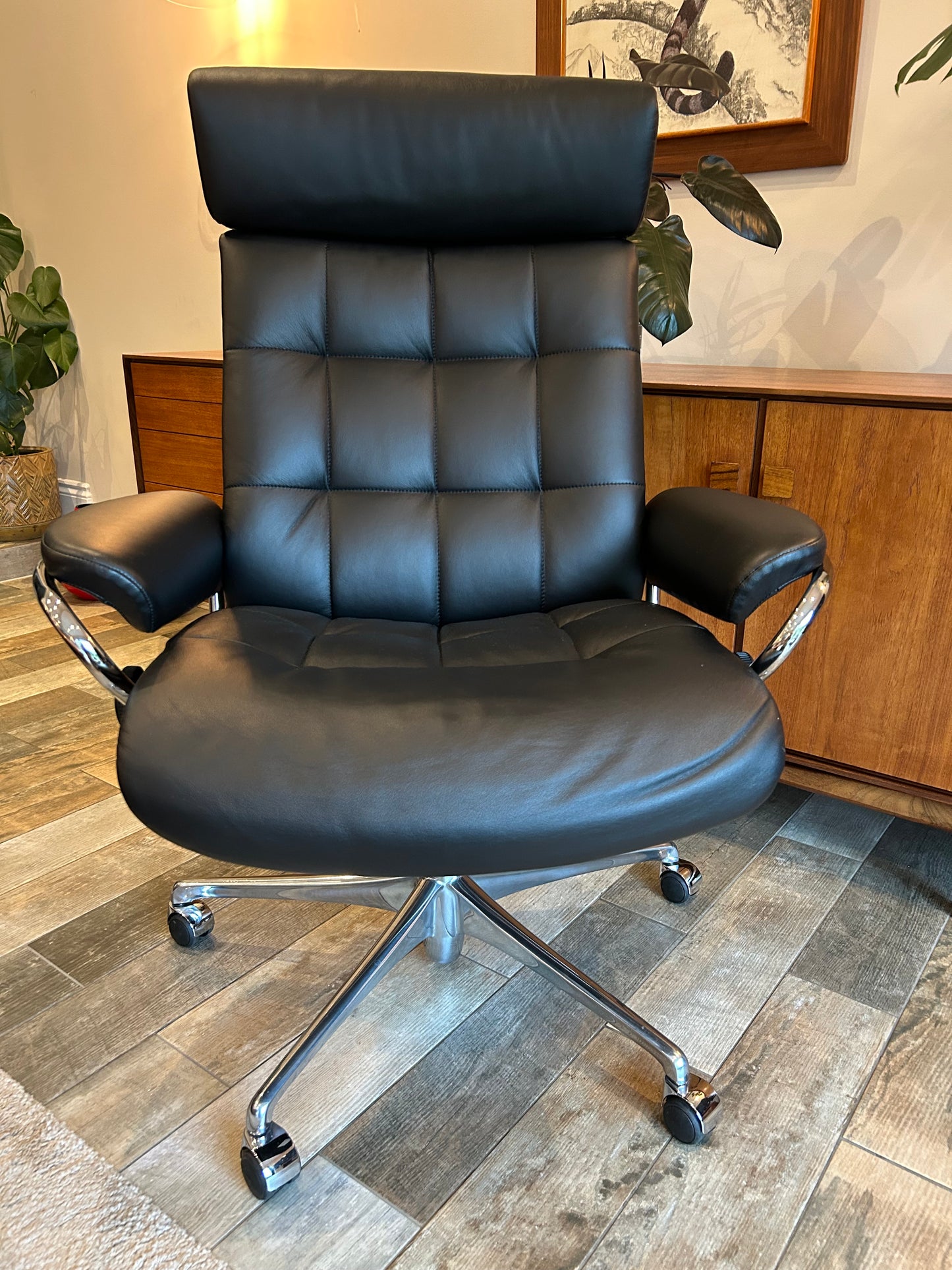 Erokness Stressless London Recliner in Black Leather
