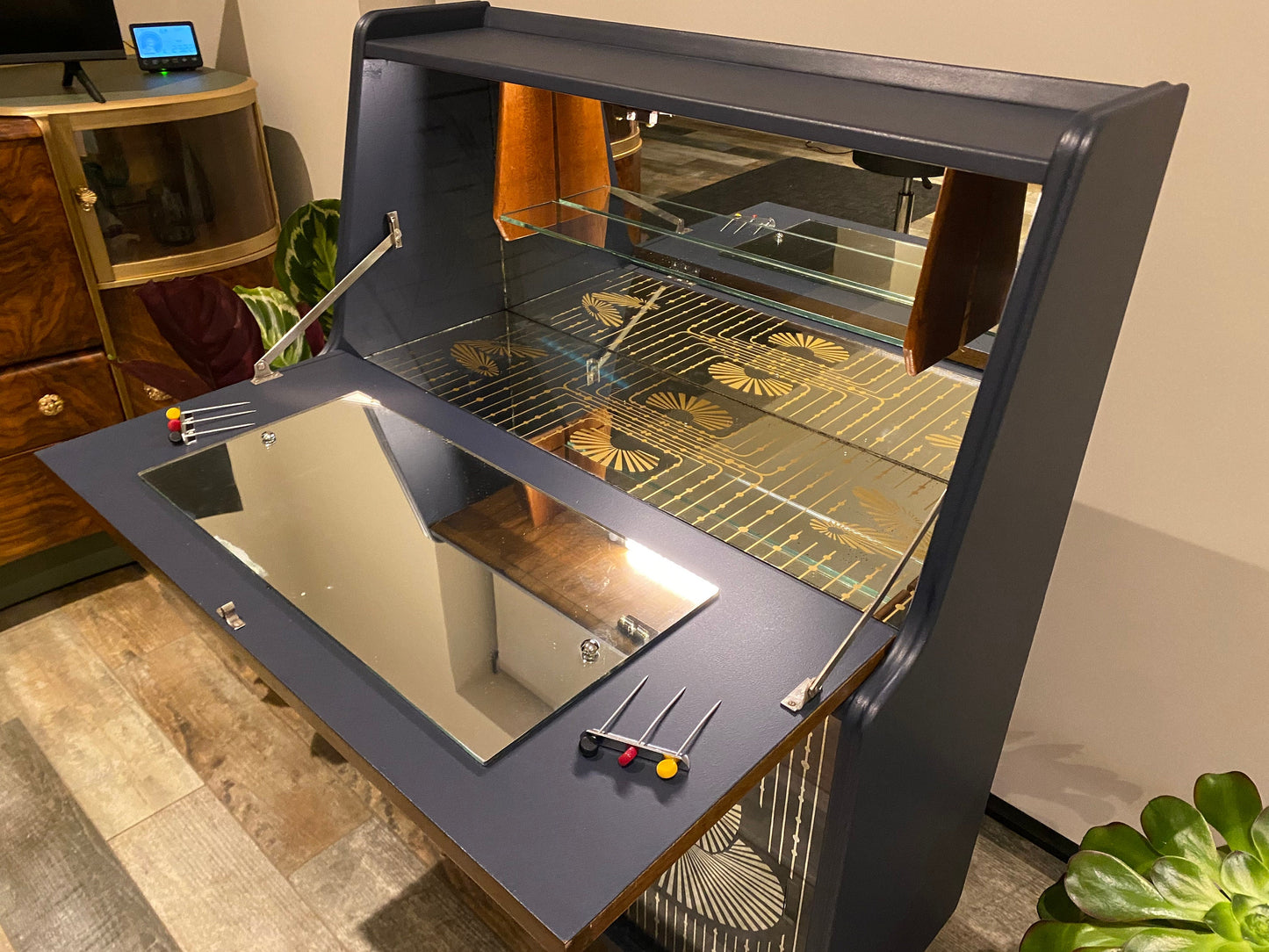 Cocktail Cabinet/Retro Drinks cabinet