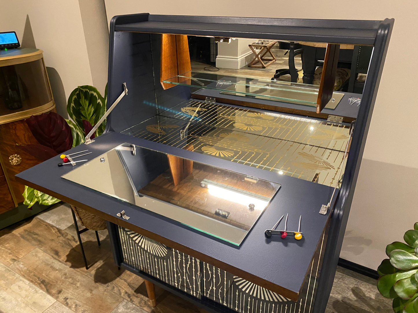 Cocktail Cabinet/Retro Drinks cabinet